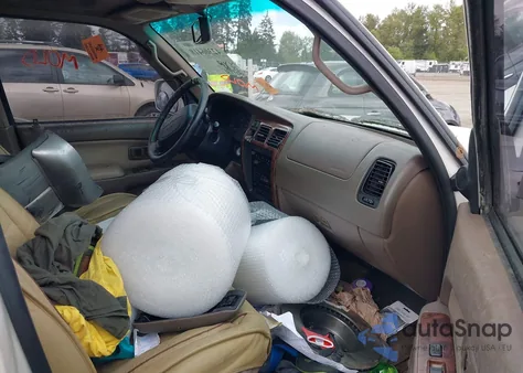 1997 Toyota 4Runner Sr5 V6 Limited from USA, damaged, VIN JT3GN87R8V0035948